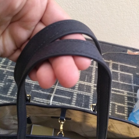 sold mk tote - Picture 3 of 6